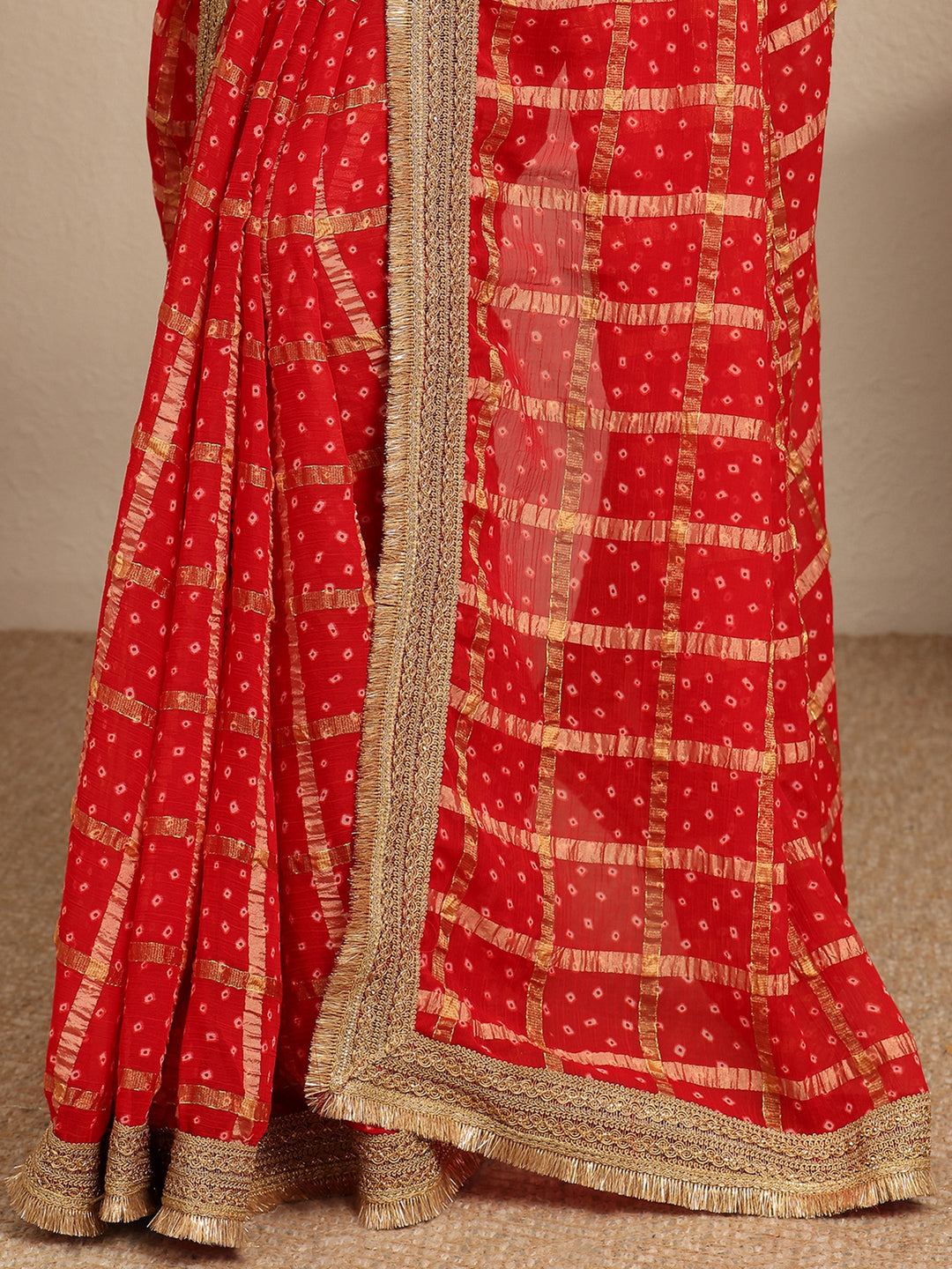 Red Bandhani Printed Silk Blend Saree With Unstitched Blouse Piece