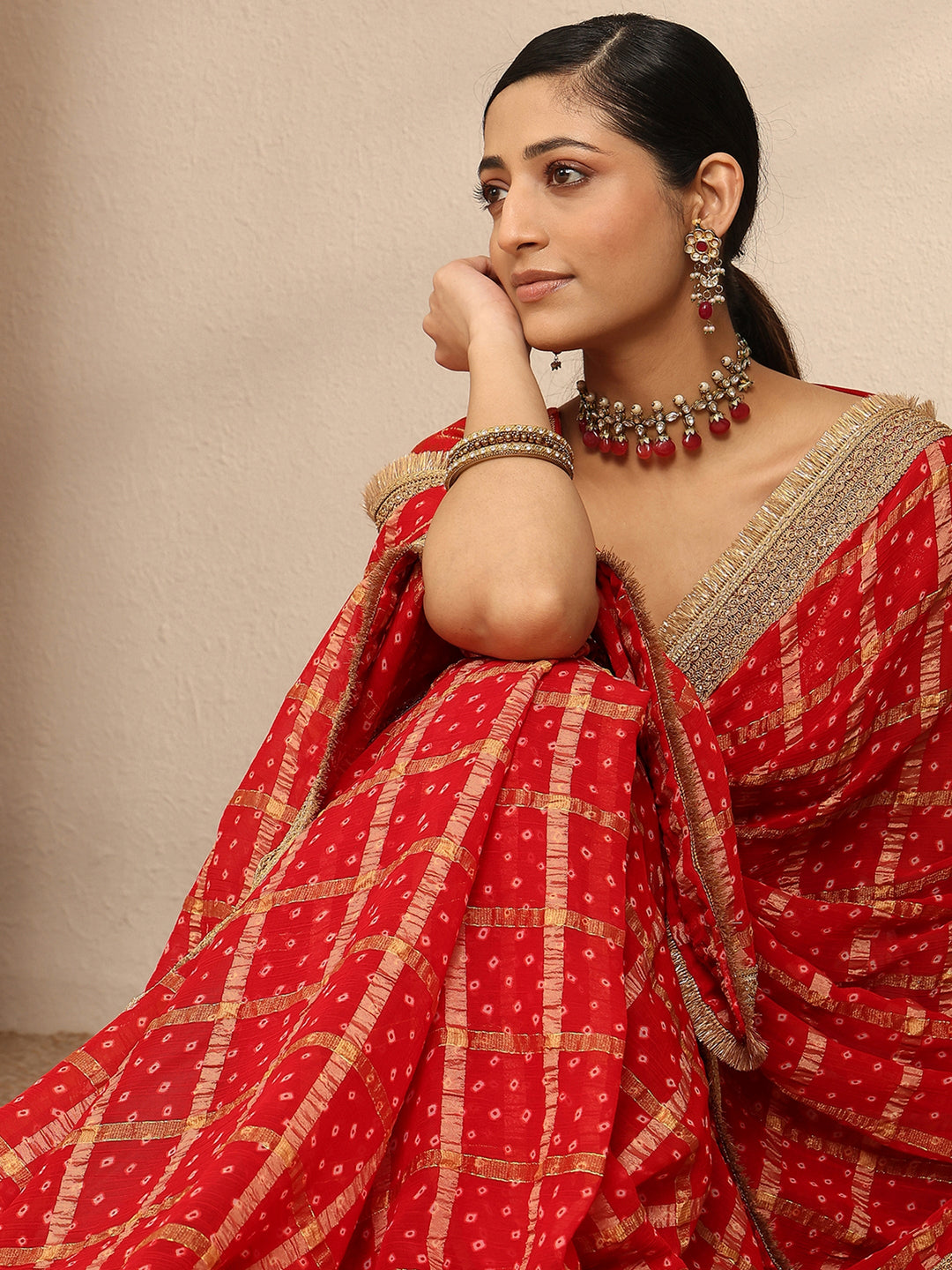 Red Bandhani Printed Silk Blend Saree With Unstitched Blouse Piece