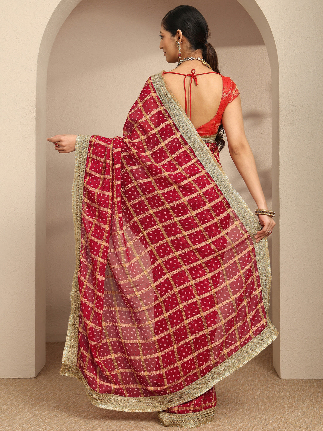 Maroon Bandhani Printed Silk Blend Saree With Unstitched Blouse Piece