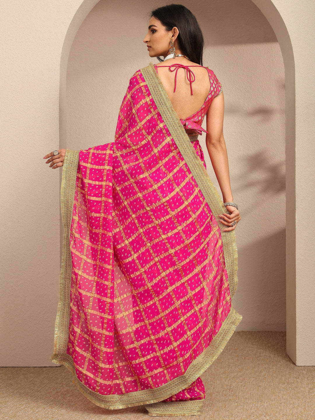 Pink Bandhani Printed Silk Blend Saree With Unstitched Blouse Piece