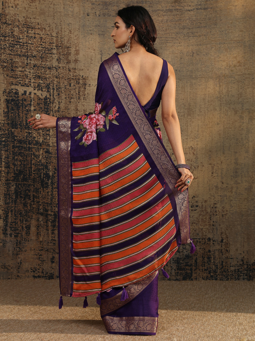 Purple Printed Silk Blend Saree With Unstitched Blouse Piece
