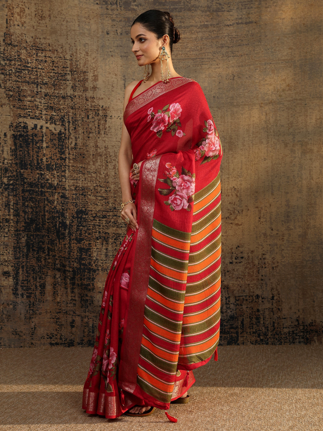 Red Printed Silk Blend Saree With Unstitched Blouse Piece