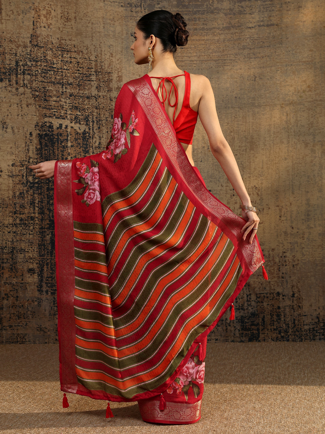 Red Printed Silk Blend Saree With Unstitched Blouse Piece