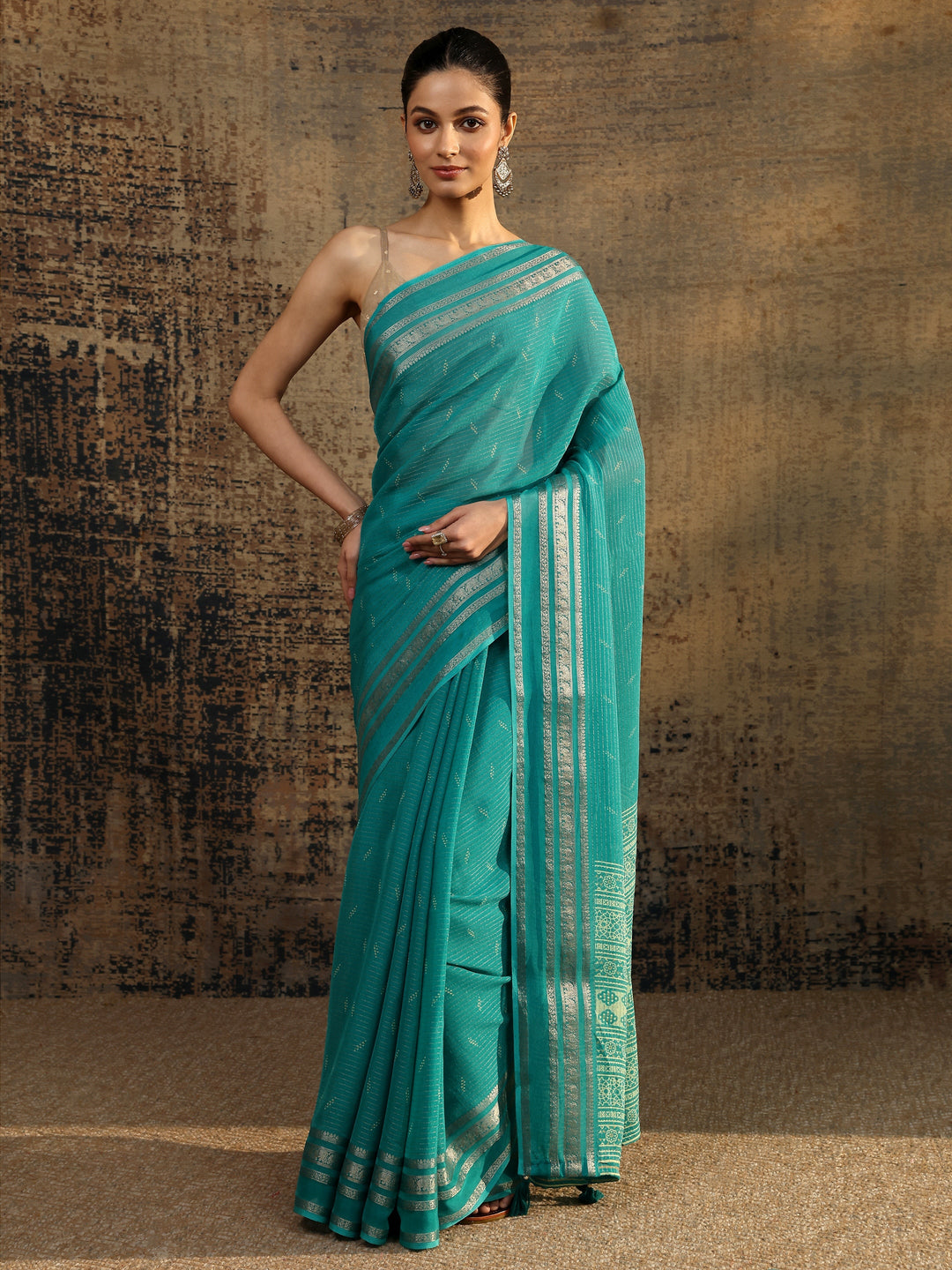 Blue Embellished Silk Blend Saree With Unstitched Blouse Piece
