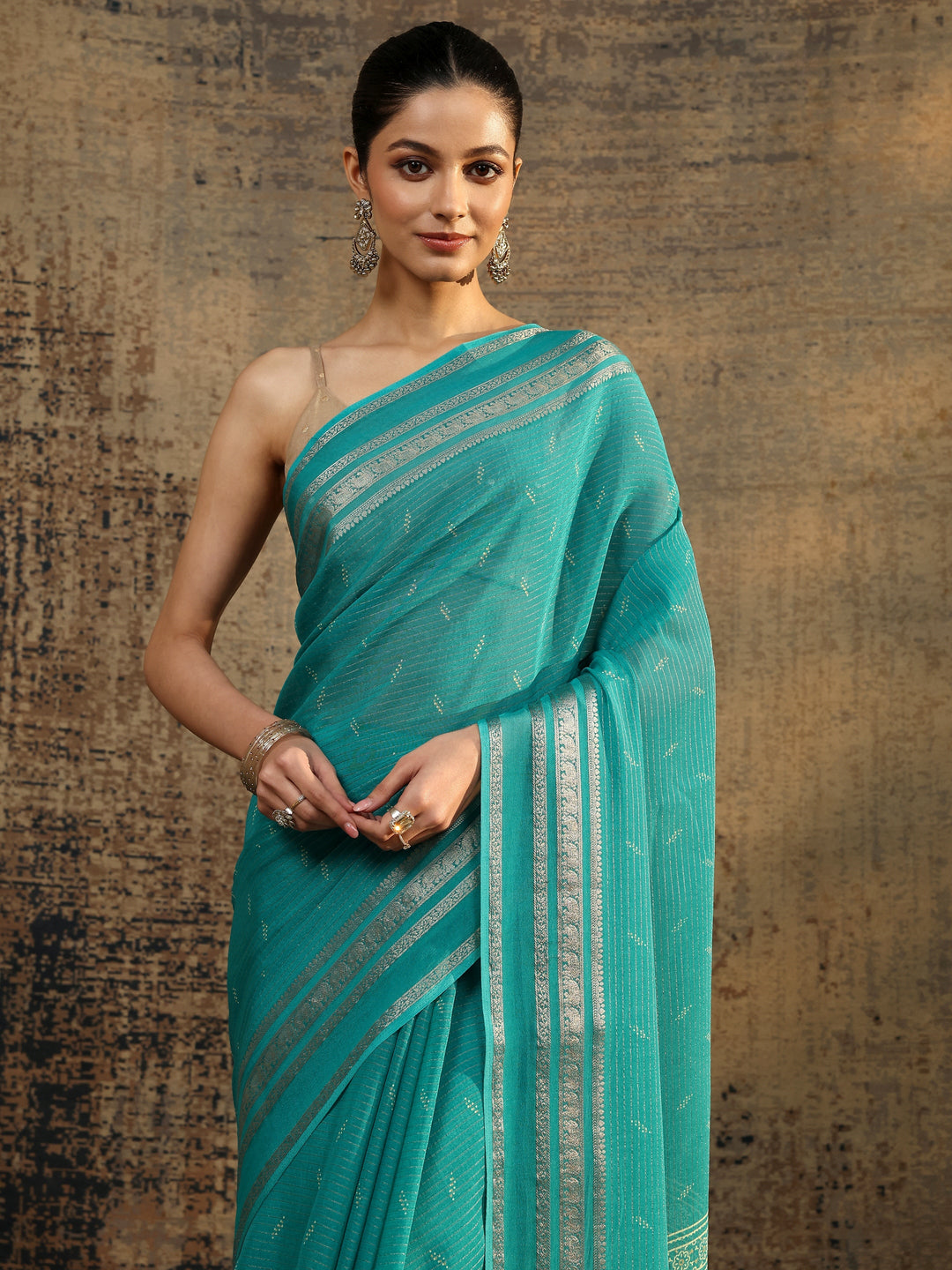 Blue Embellished Silk Blend Saree With Unstitched Blouse Piece