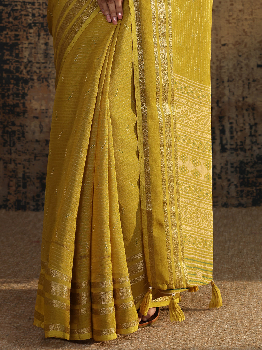 Mustard Embellished Silk Blend Saree With Unstitched Blouse Piece