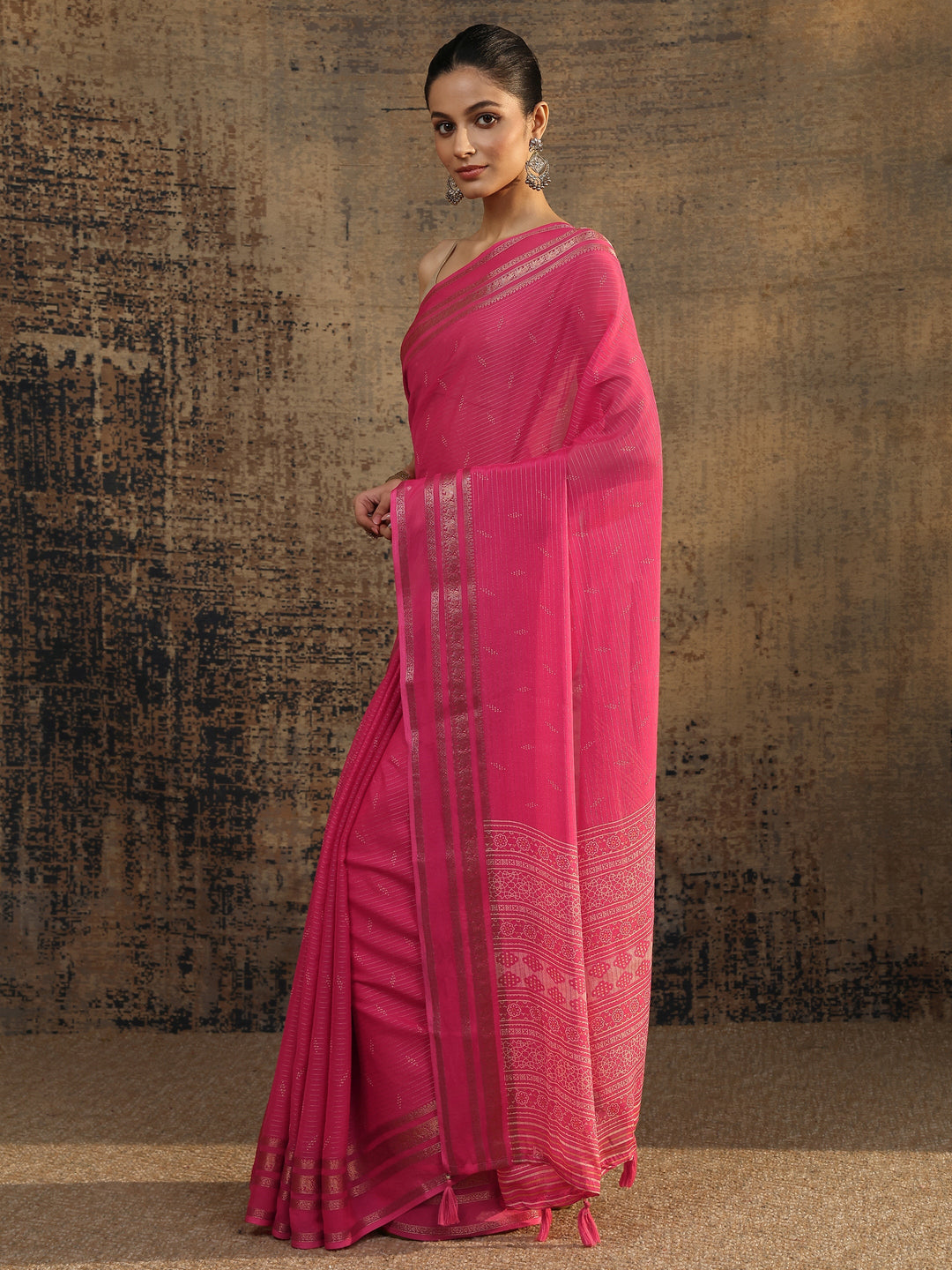 Pink Embellished Silk Blend Saree With Unstitched Blouse Piece