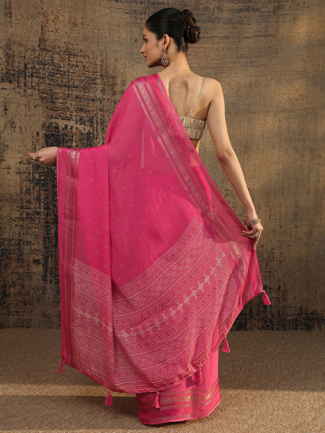 Pink Embellished Silk Blend Saree With Unstitched Blouse Piece