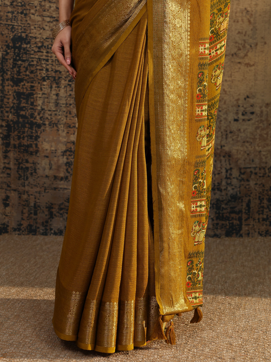 Mustard Solid Silk Blend Saree With Unstitched Blouse Piece