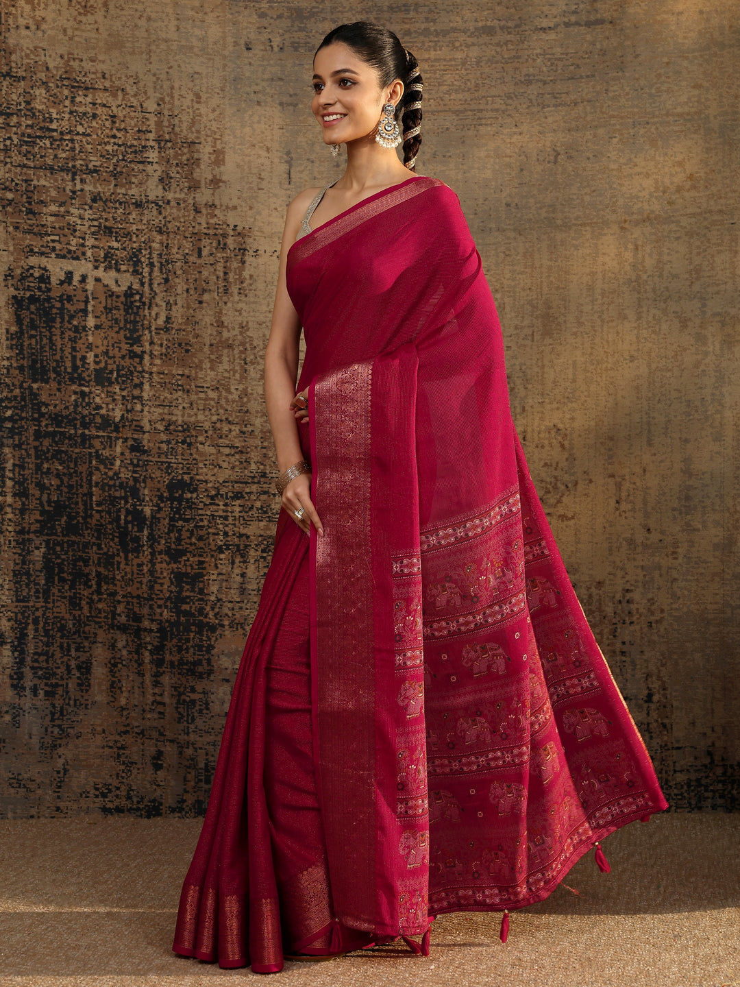 Red Solid Silk Blend Saree With Unstitched Blouse Piece
