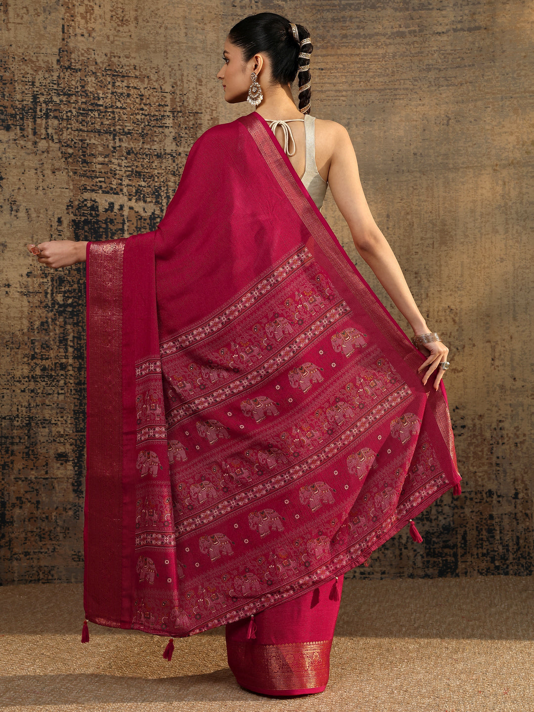 Red Solid Silk Blend Saree With Unstitched Blouse Piece