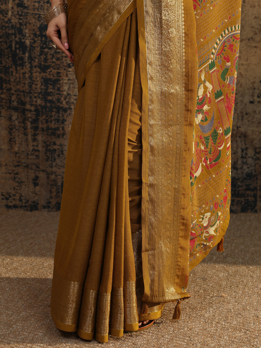 Mustard Solid Silk Blend Saree With Unstitched Blouse Piece