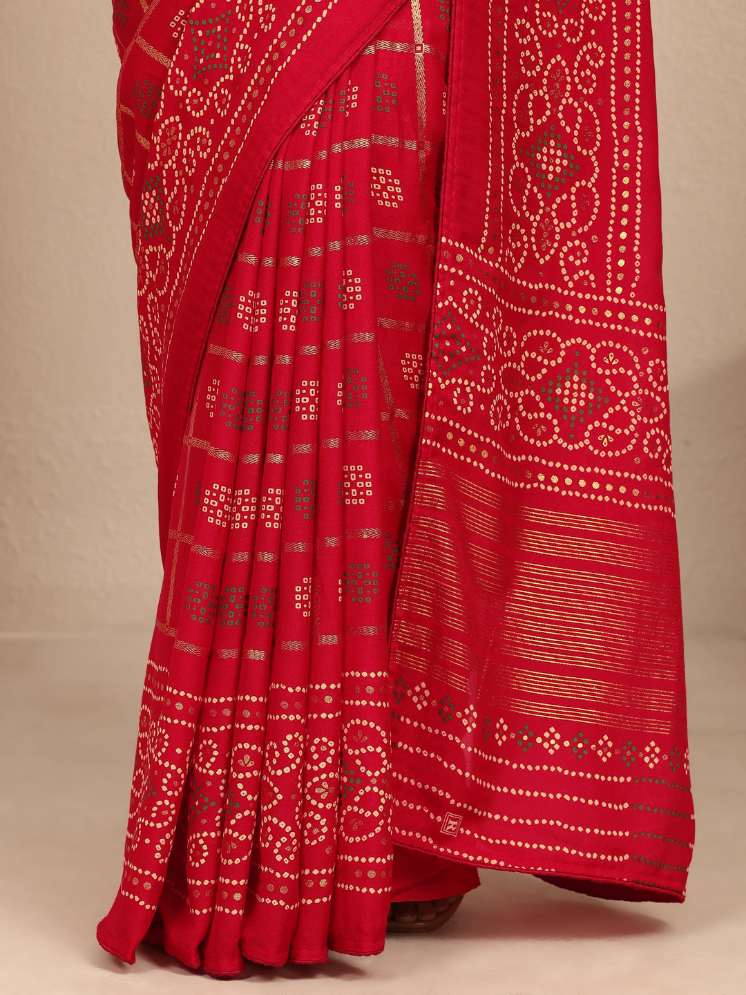 Red Bandhani Printed Silk Blend Saree With Unstitched Blouse Piece