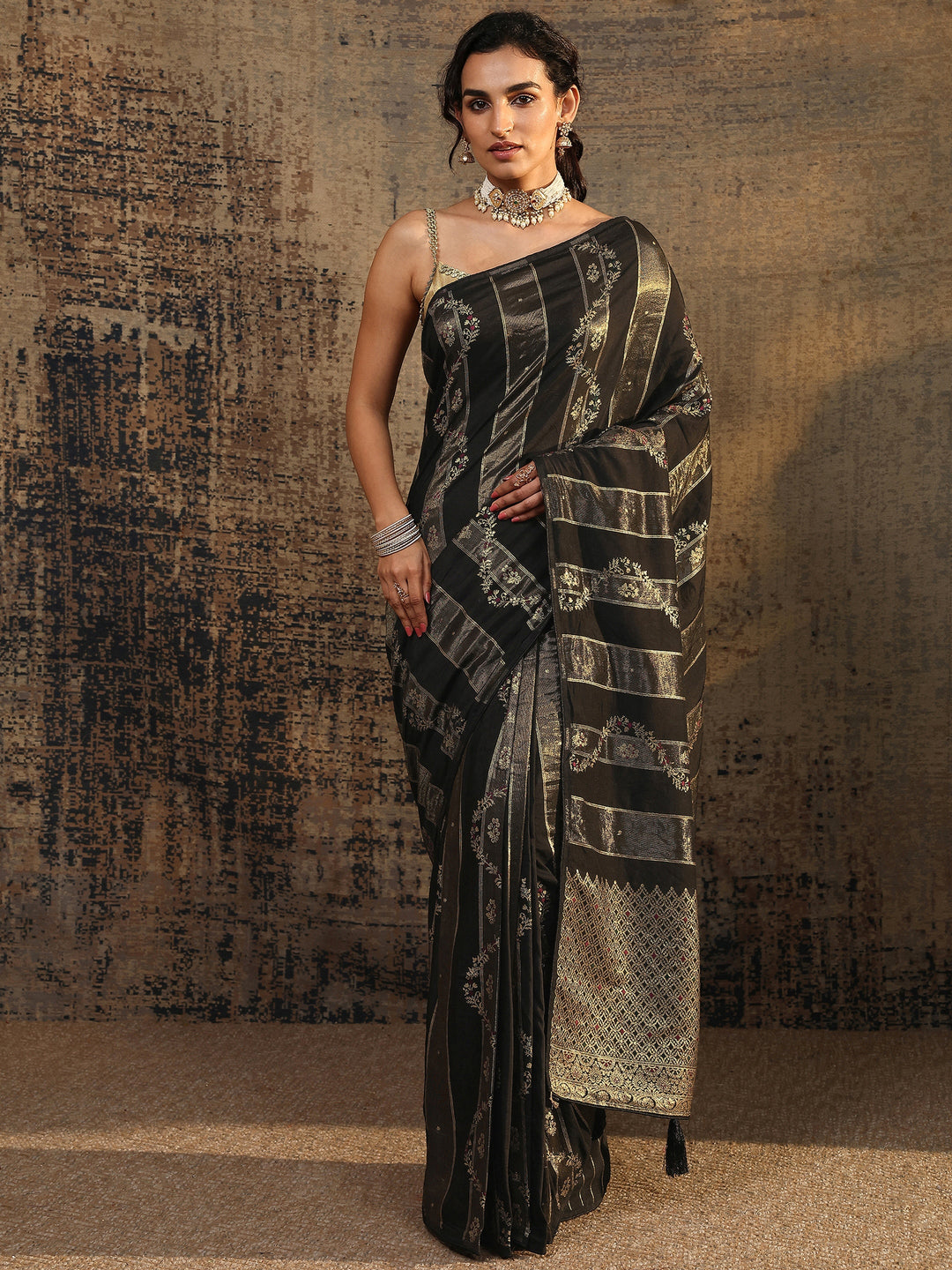 Black Woven Design Silk Blend Banarasi Saree With Unstitched Blouse Piece
