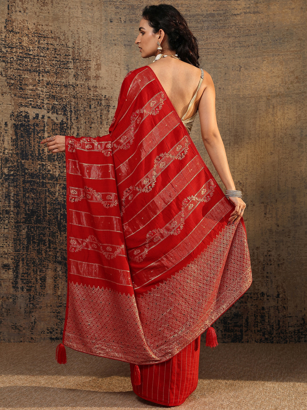 Red Woven Design Silk Blend Banarasi Saree With Unstitched Blouse Piece