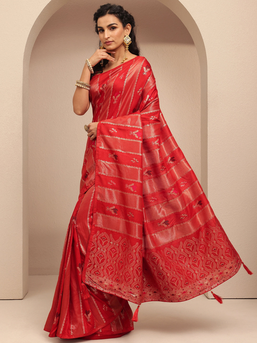 Red Woven Design Silk Blend Banarasi Saree With Unstitched Blouse Piece
