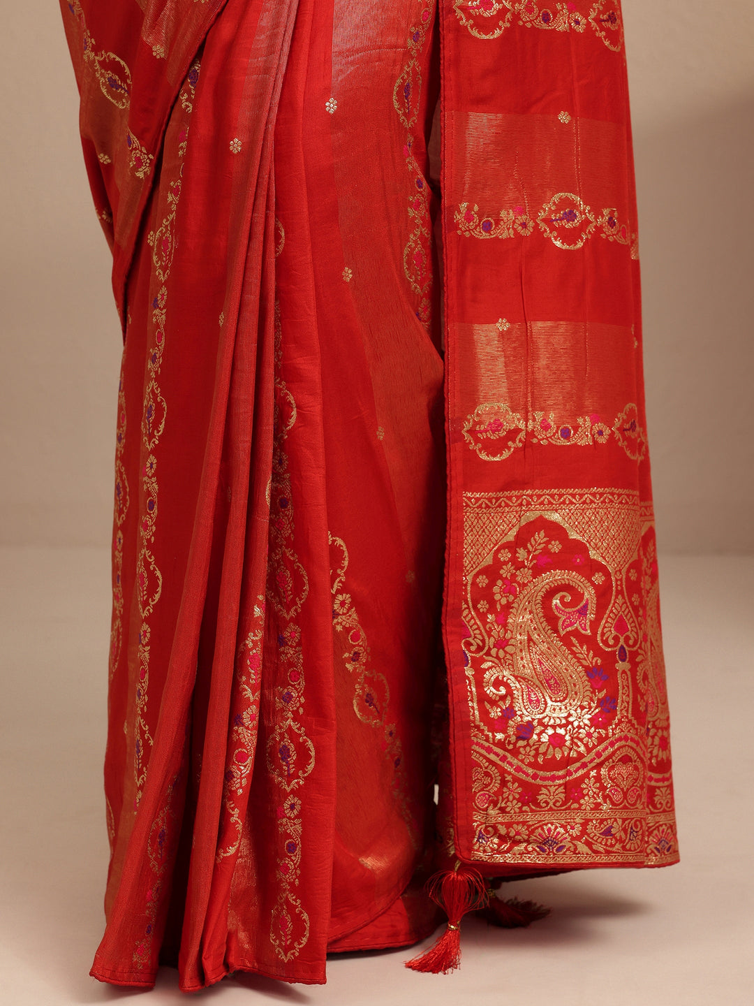 Red Woven Design Silk Blend Banarasi Saree With Unstitched Blouse Piece