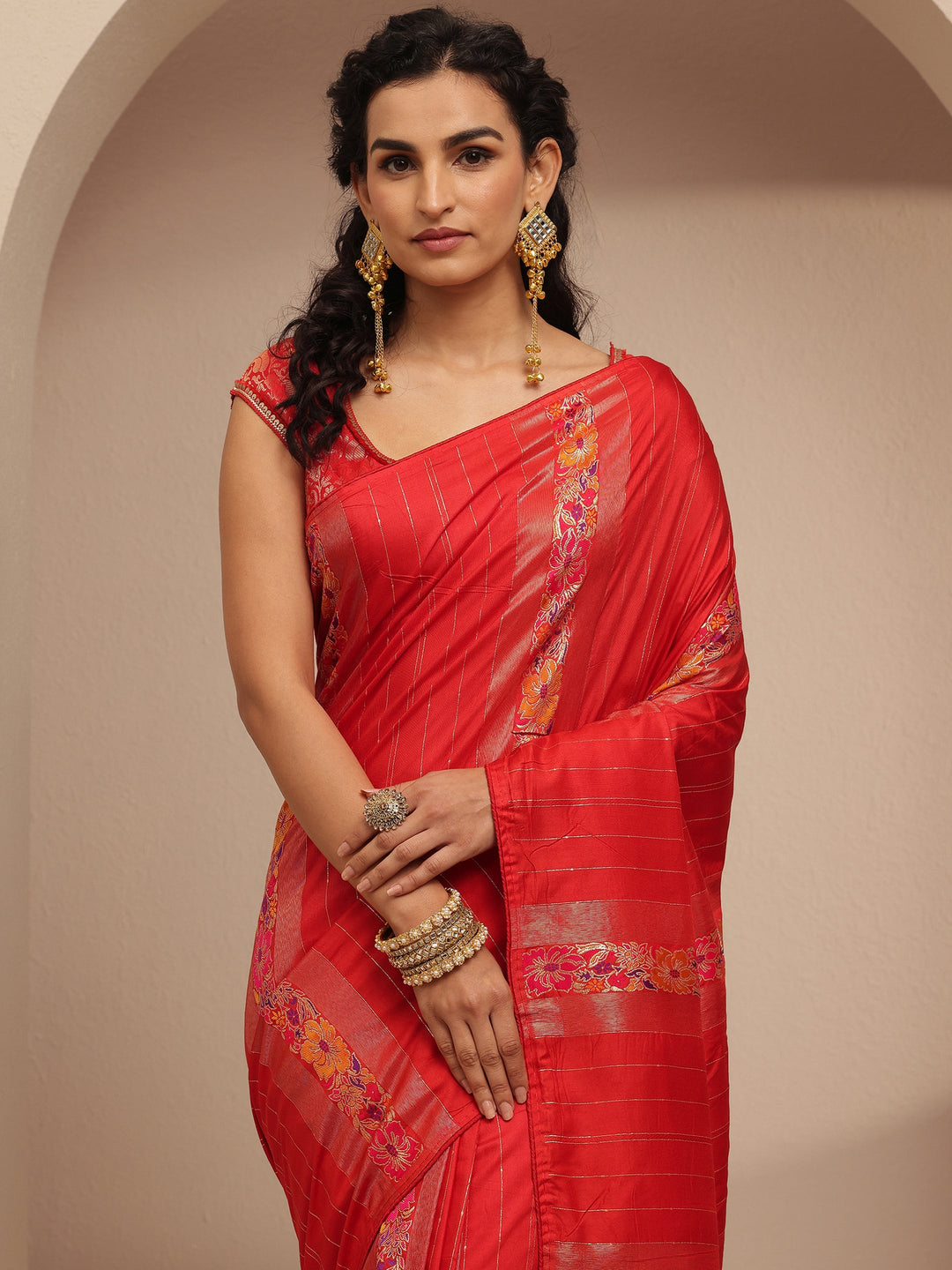Red Woven Design Silk Blend Saree With Unstitched Blouse Piece