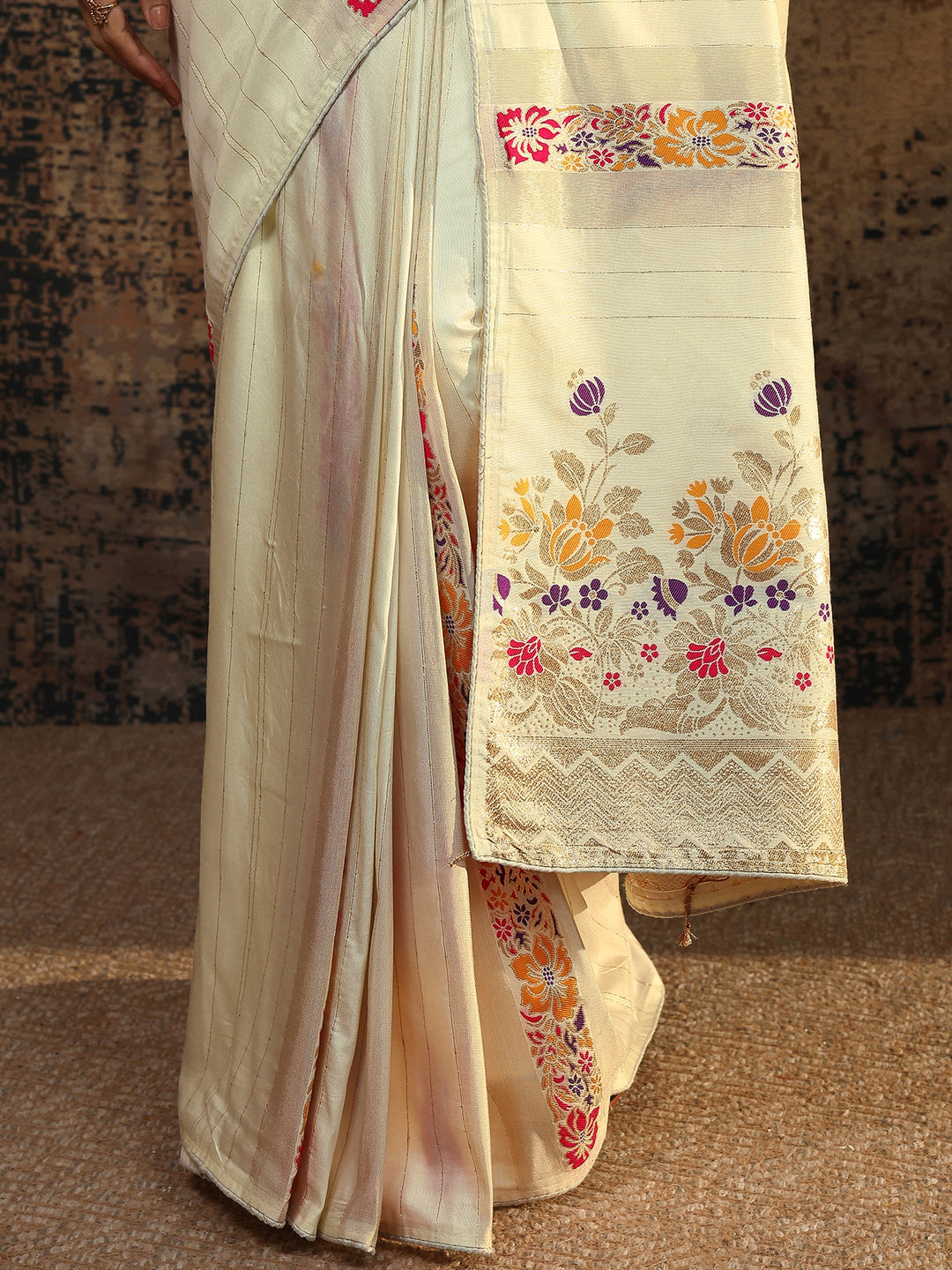 Off White Woven Design Silk Blend Saree With Unstitched Blouse Piece