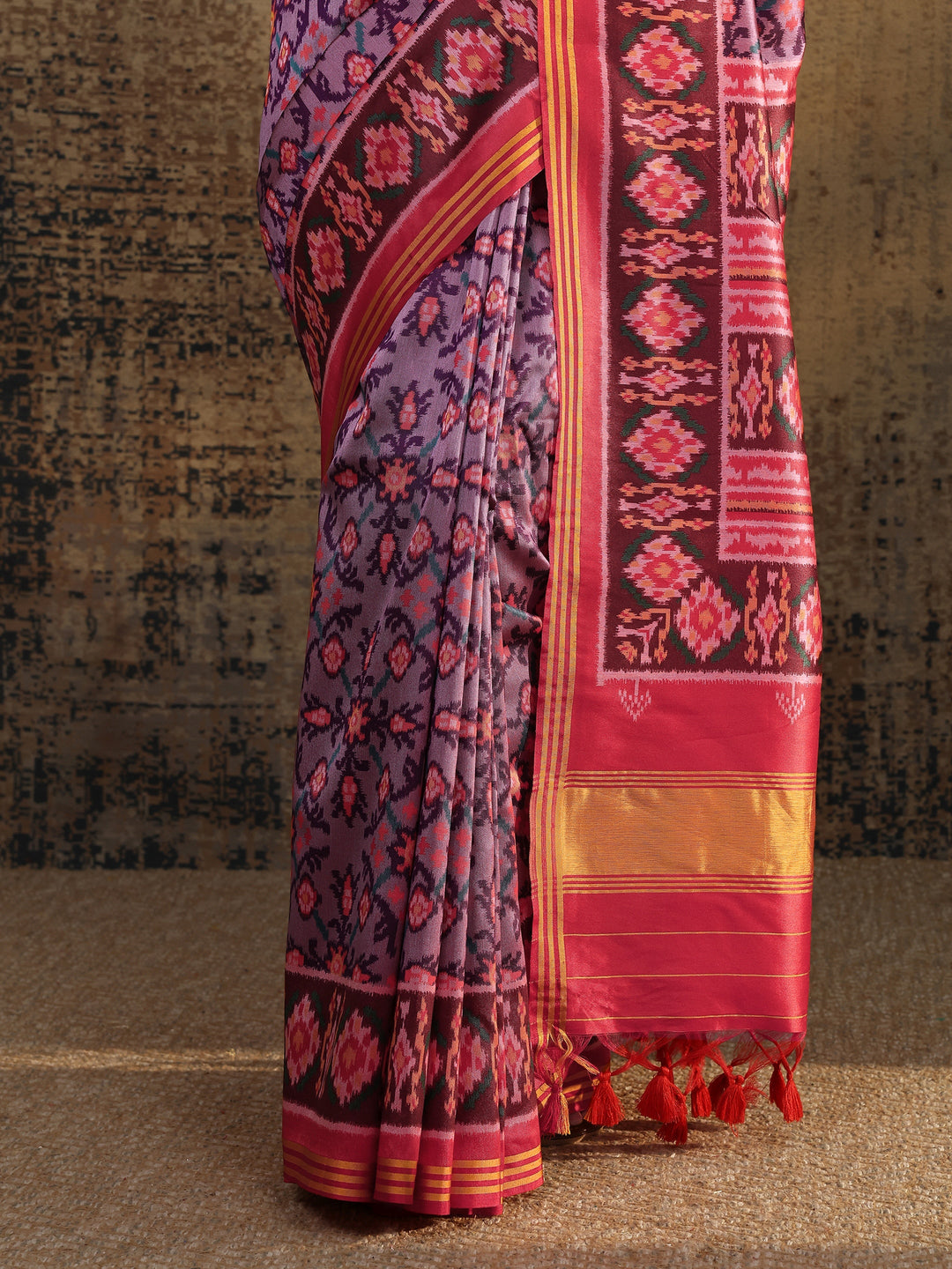 Lavender Abstract Printed Silk Saree With Unstitched Blouse Piece