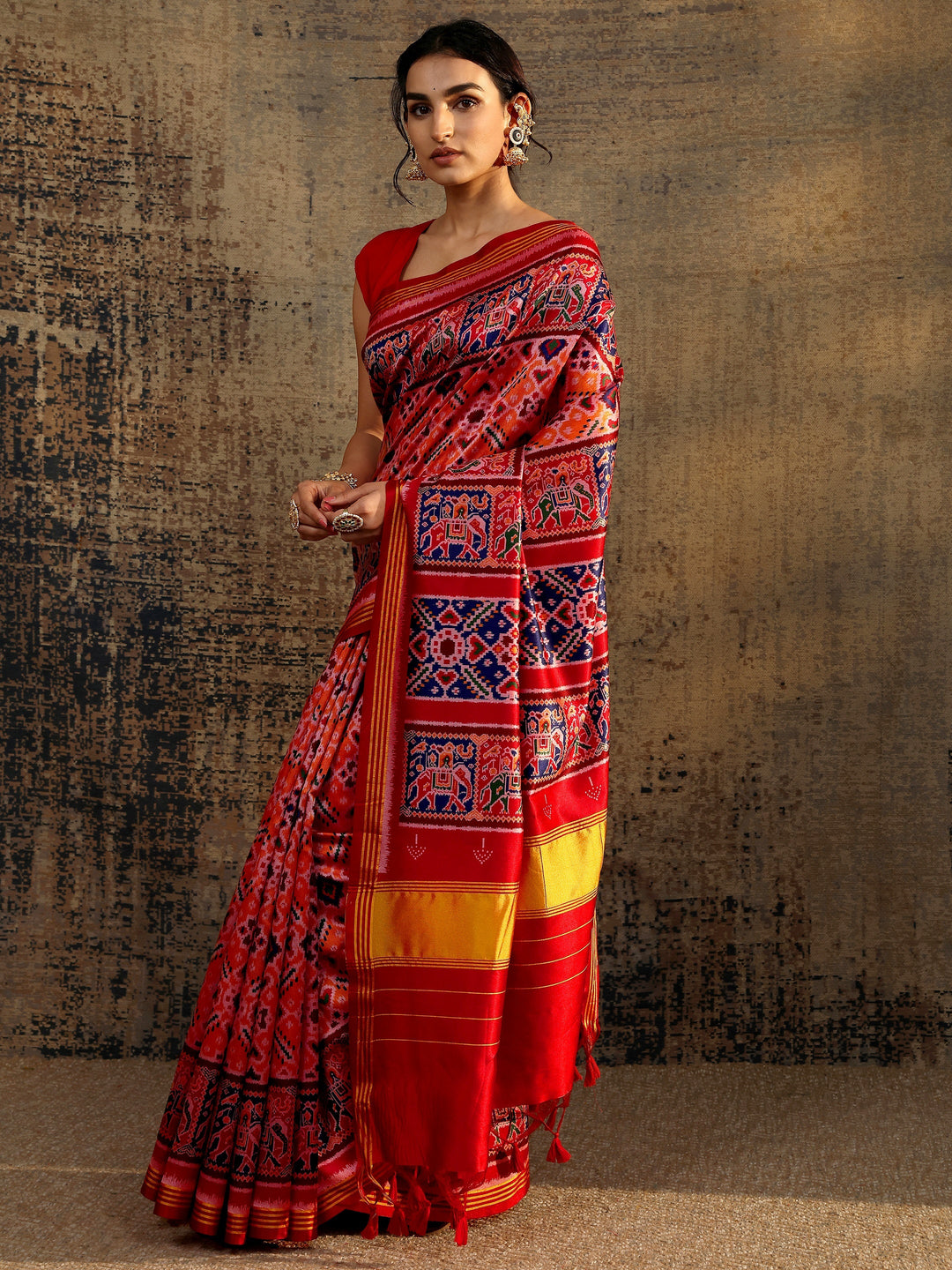 Mustard Abstract Printed Silk Saree With Unstitched Blouse Piece