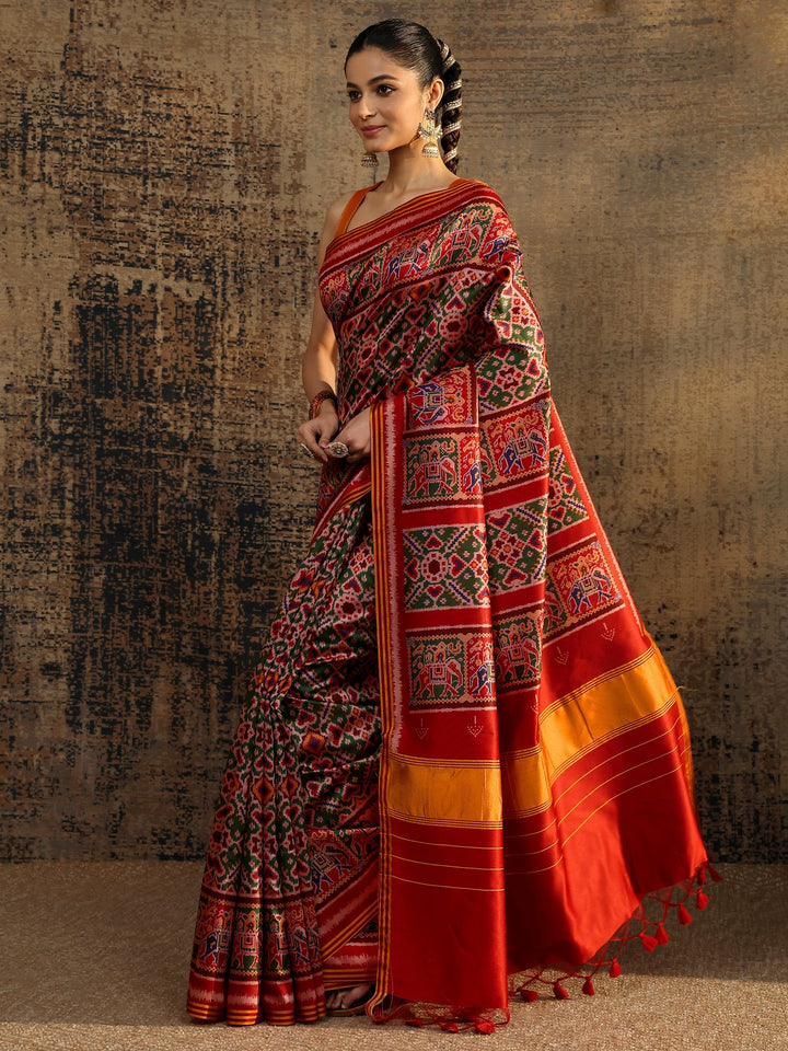 Green Printed Silk Saree With Unstitched Blouse Piece