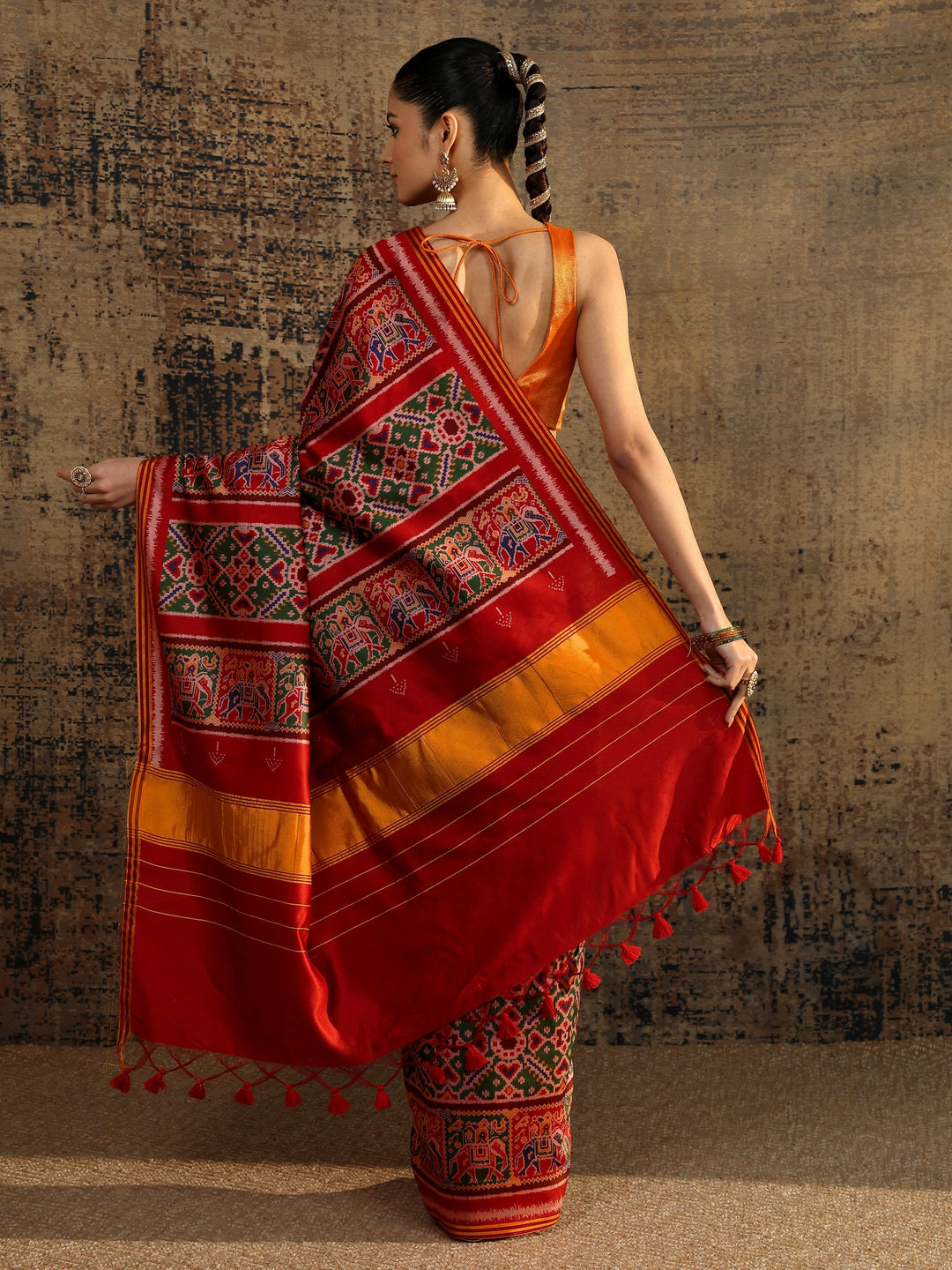 Green Printed Silk Saree With Unstitched Blouse Piece