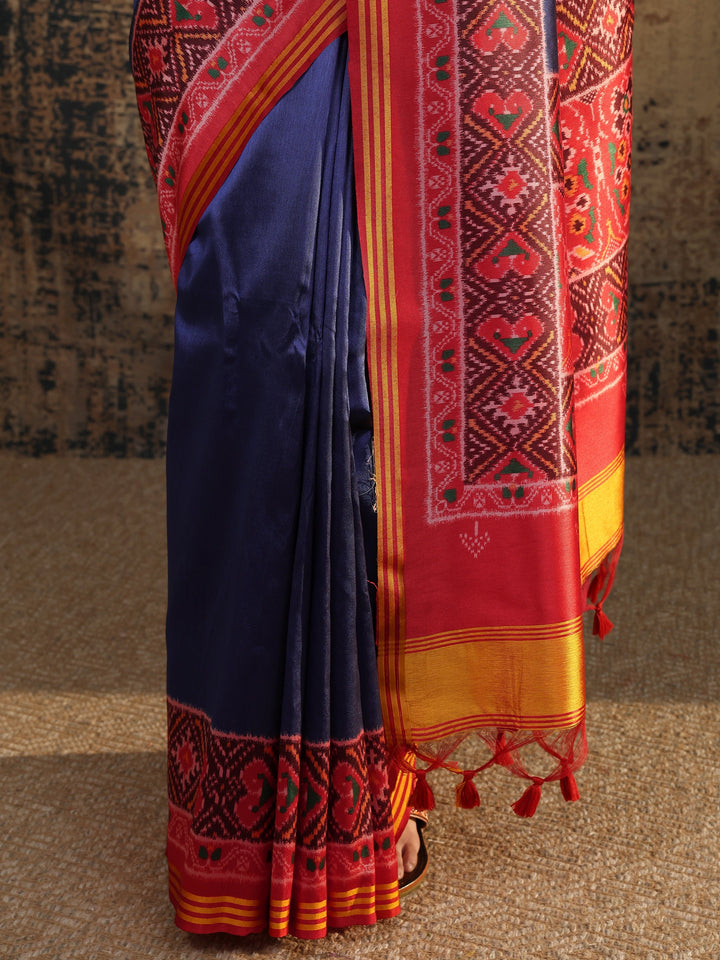 Blue Solid Silk Saree With Unstitched Blouse Piece