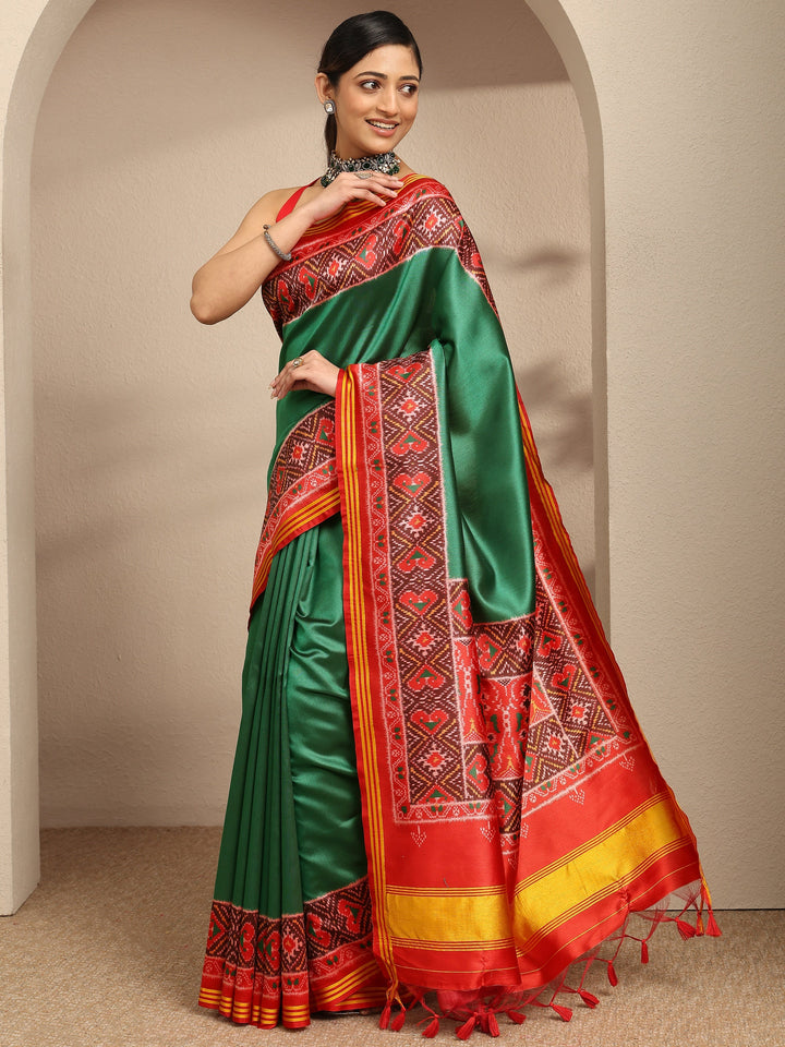 Green Solid Silk Saree With Unstitched Blouse Piece