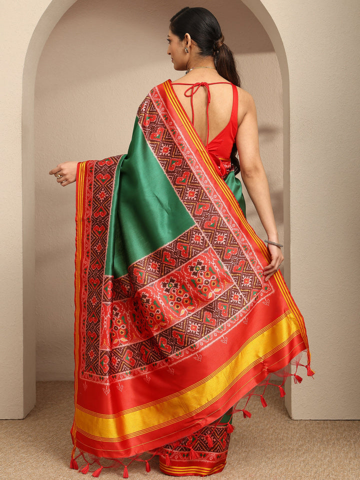 Green Solid Silk Saree With Unstitched Blouse Piece