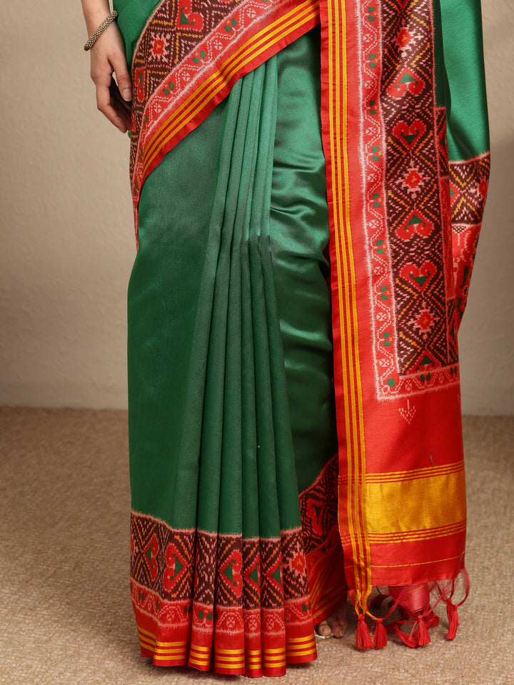 Green Solid Silk Saree With Unstitched Blouse Piece