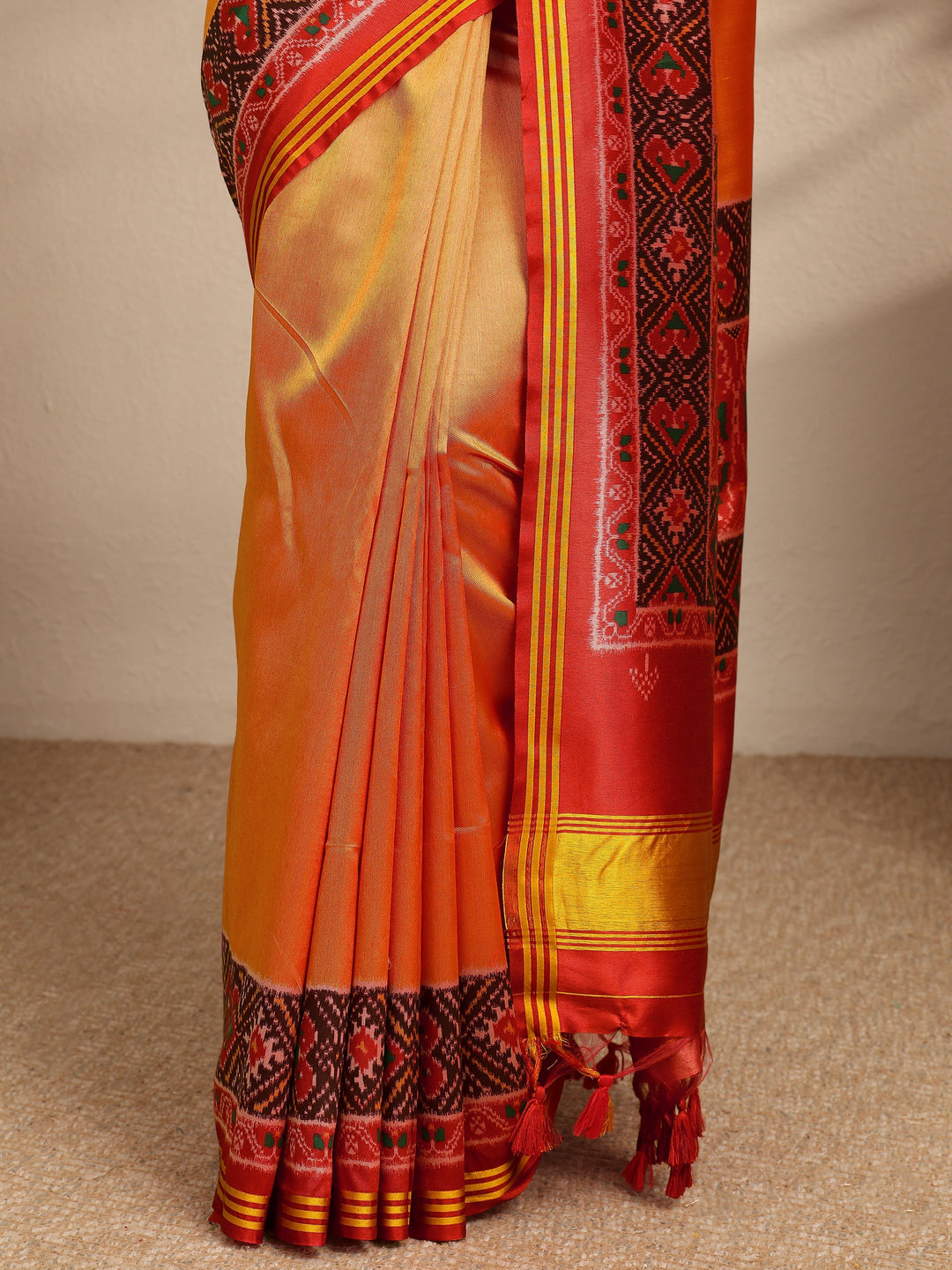 Mustard Solid Silk Saree With Unstitched Blouse Piece