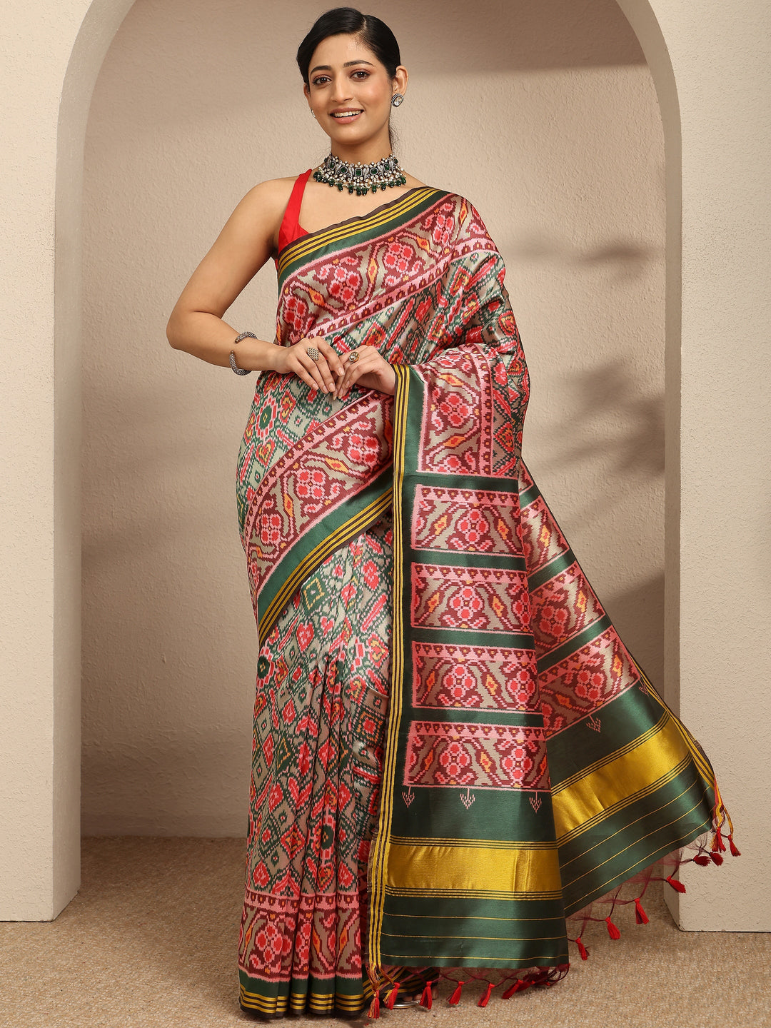 Green Printed Silk Saree With Unstitched Blouse Piece