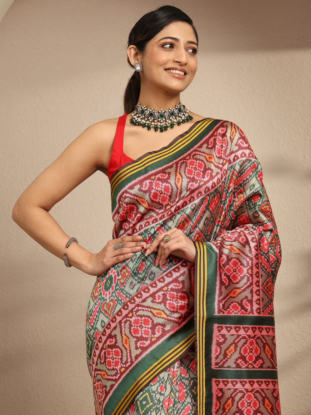 Green Printed Silk Saree With Unstitched Blouse Piece