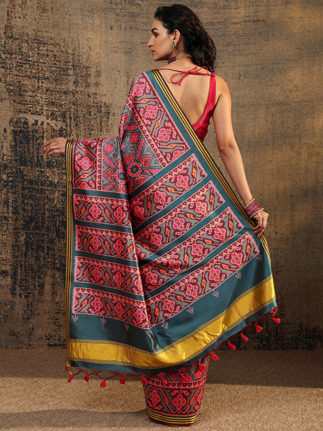 Pink Ikat Printed Silk Saree With Unstitched Blouse Piece
