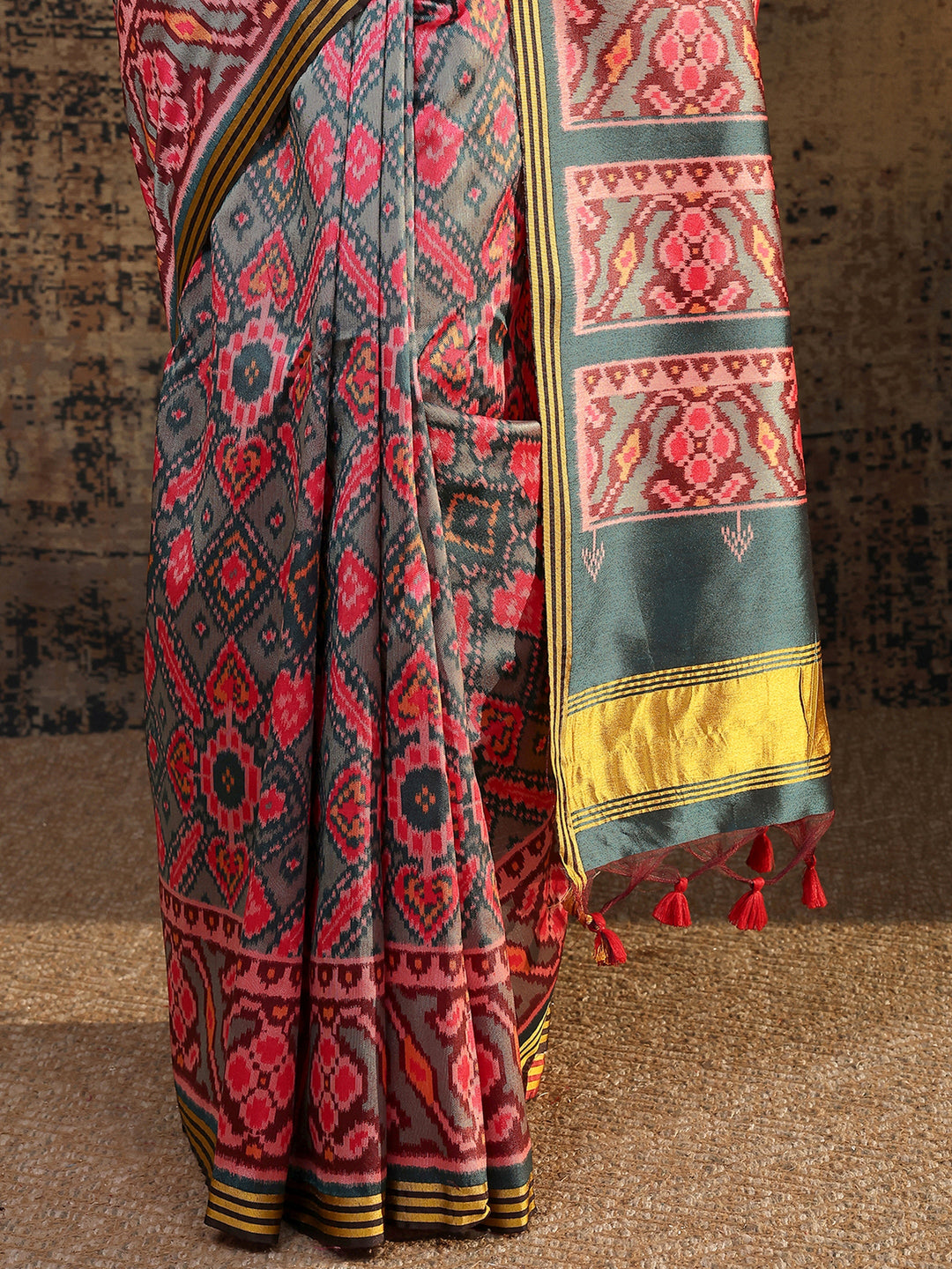 Pink Ikat Printed Silk Saree With Unstitched Blouse Piece