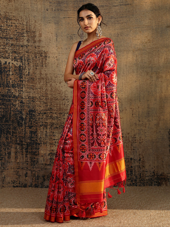 Multi Abstract Printed Silk Saree With Unstitched Blouse Piece