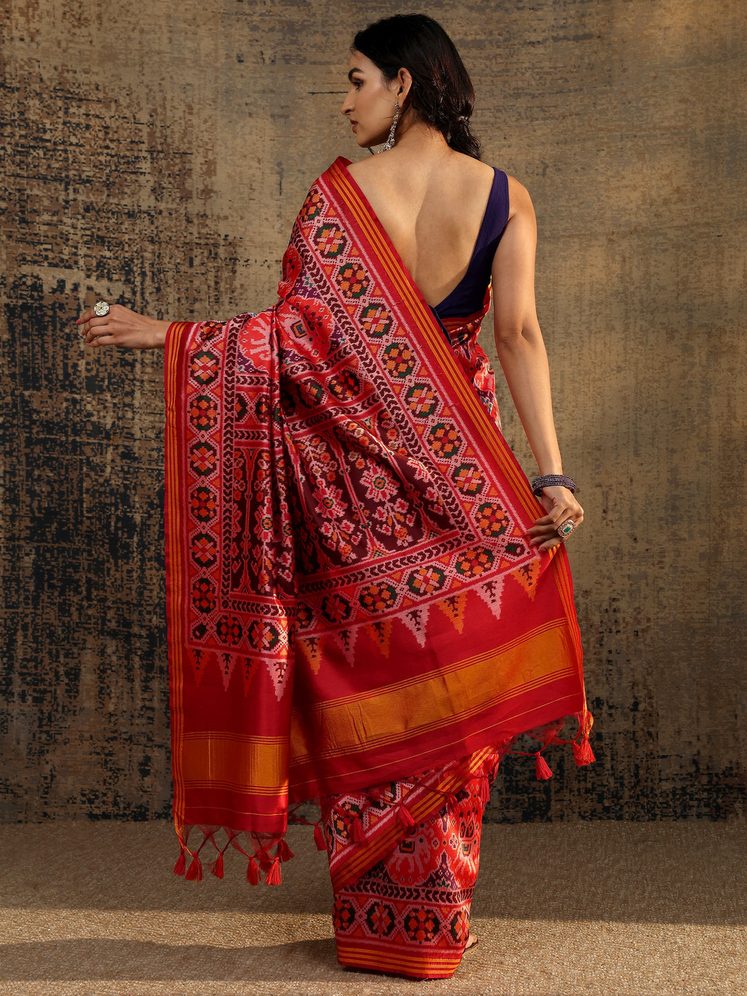 Multi Abstract Printed Silk Saree With Unstitched Blouse Piece
