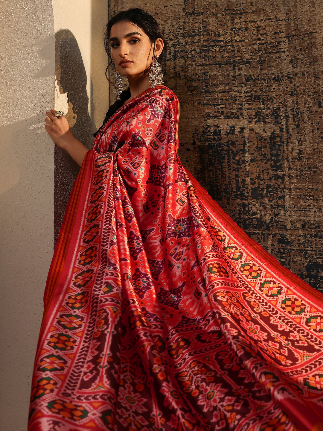 Multi Abstract Printed Silk Saree With Unstitched Blouse Piece