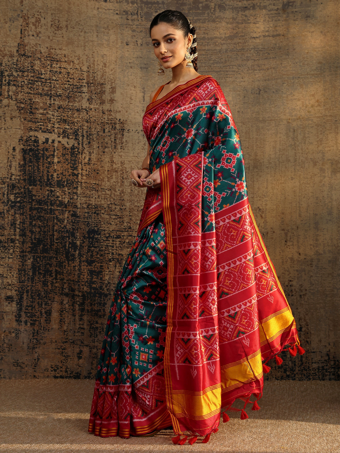 Blue Printed Silk Saree With Unstitched Blouse Piece