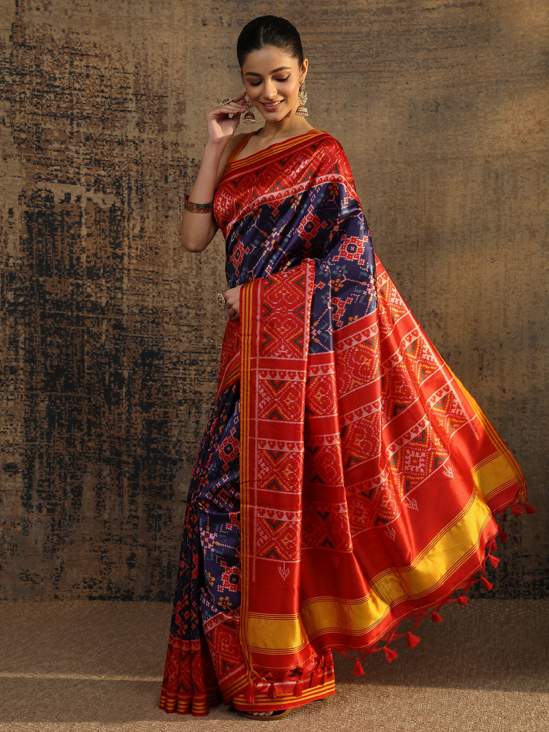 Blue Printed Silk Saree With Unstitched Blouse Piece