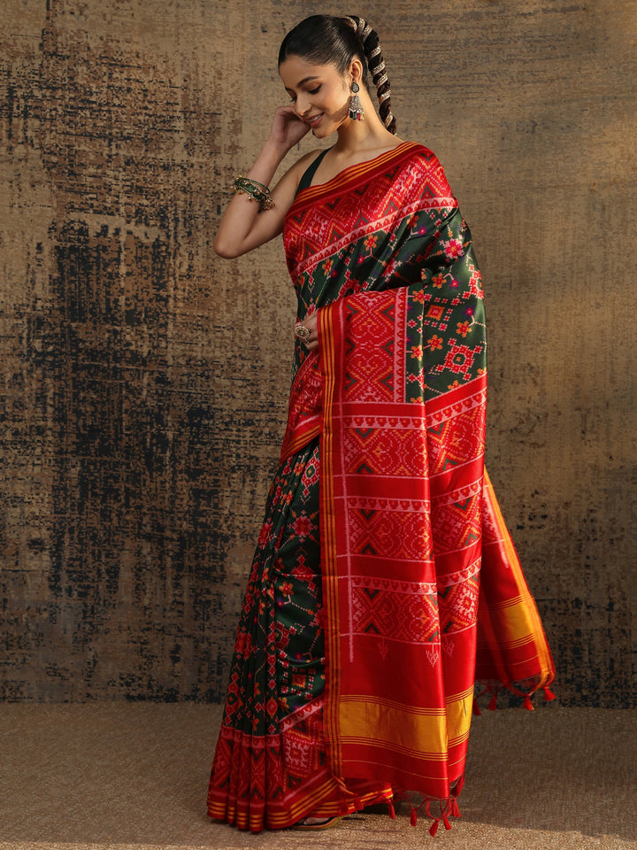 Green Printed Silk Saree With Unstitched Blouse Piece