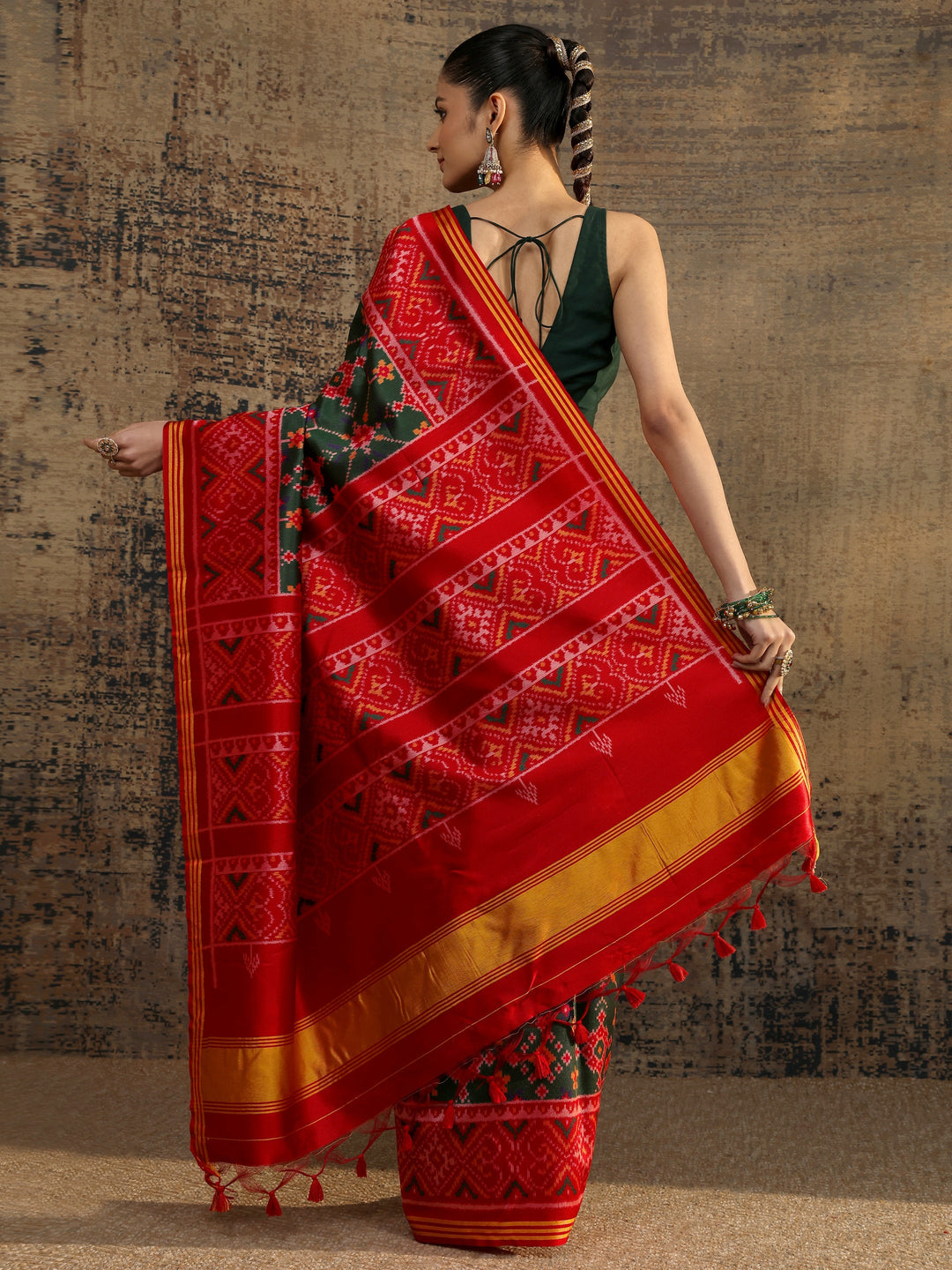 Green Printed Silk Saree With Unstitched Blouse Piece