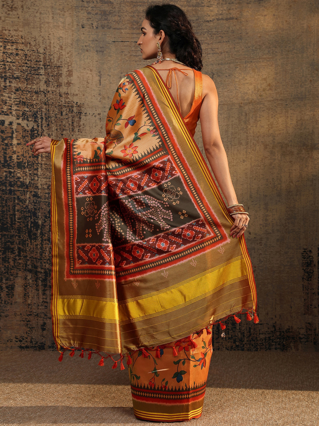 Gold Printed Silk Saree With Unstitched Blouse Piece