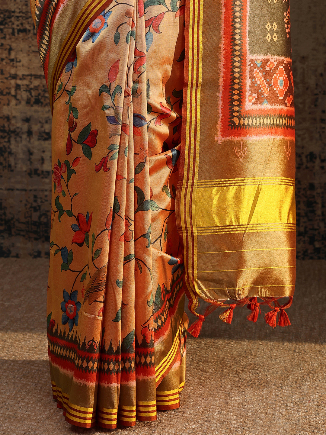 Gold Printed Silk Saree With Unstitched Blouse Piece