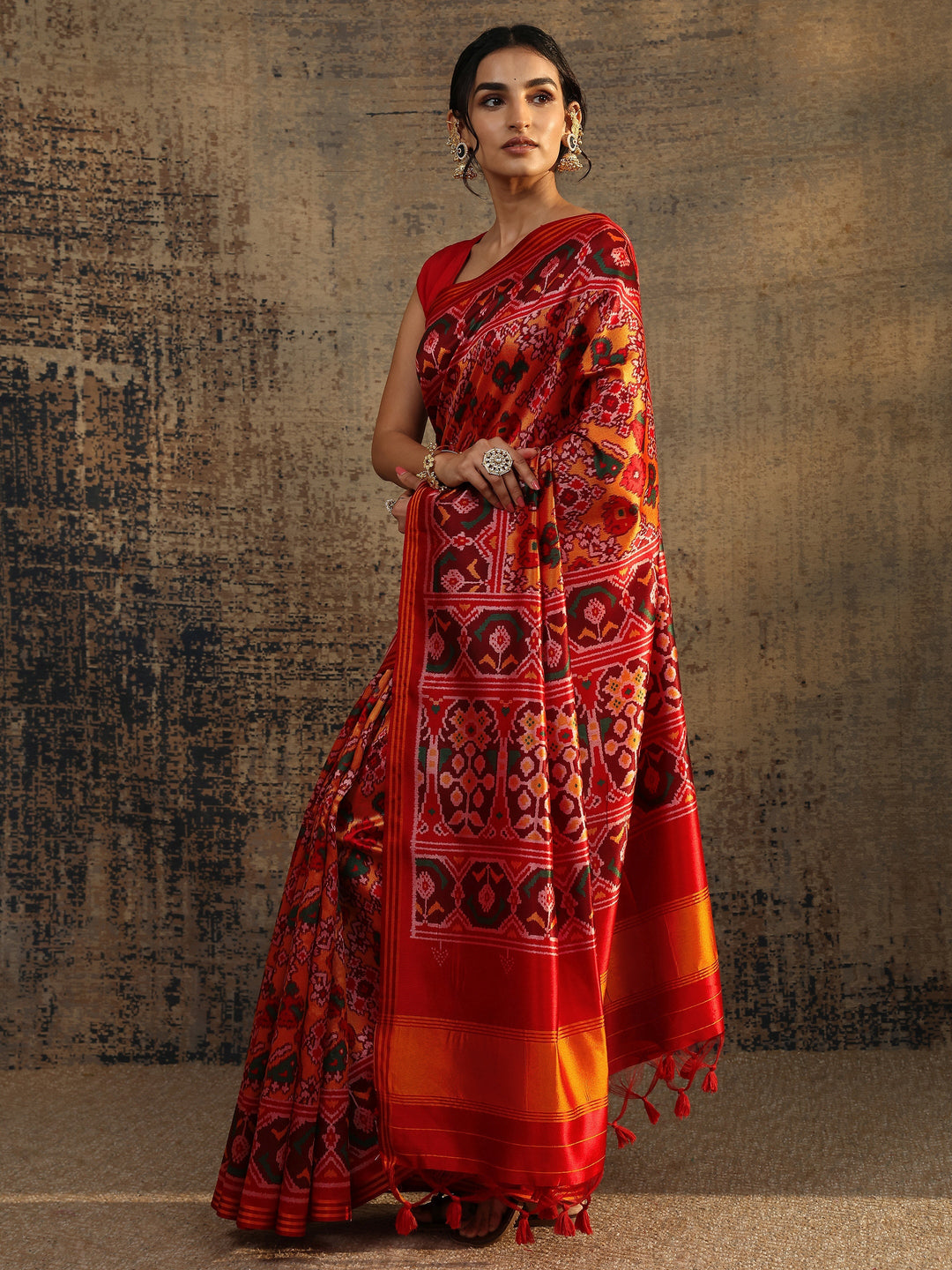 Mustard Printed Silk Saree With Unstitched Blouse Piece