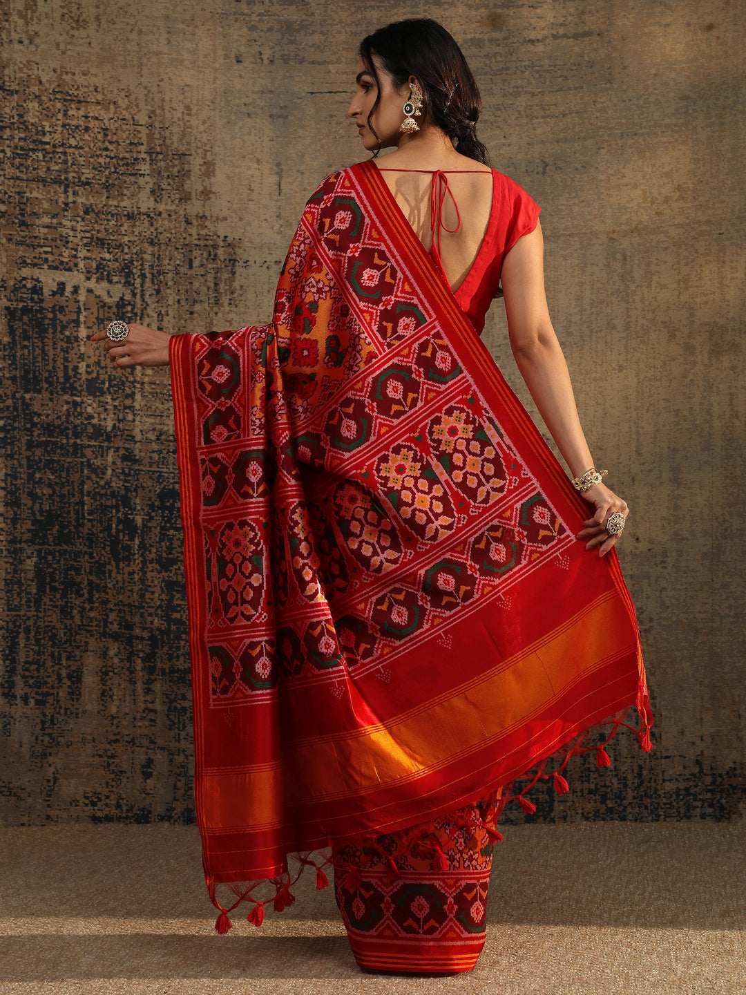 Mustard Printed Silk Saree With Unstitched Blouse Piece