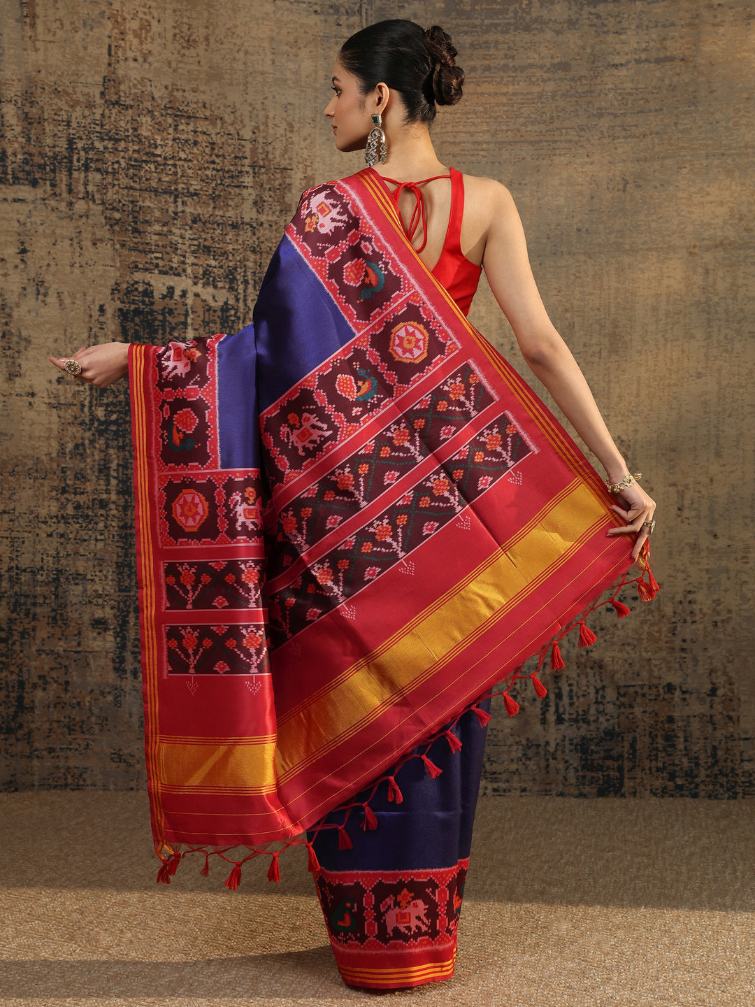 Navy Blue Solid Silk Saree With Unstitched Blouse Piece