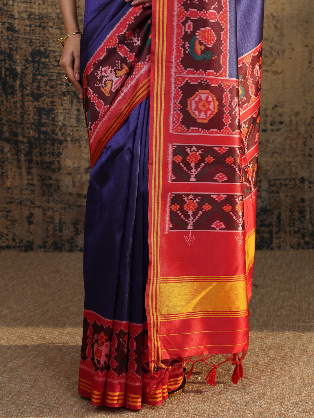 Navy Blue Solid Silk Saree With Unstitched Blouse Piece