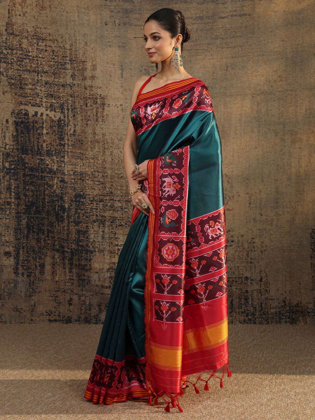 Green Solid Silk Saree With Unstitched Blouse Piece